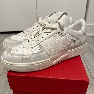 Valentino Garavani Off-White Sneakers